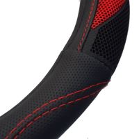 Husa volan din piele ecologica Siegbert, microperforatii, neagra cu ornamente rosii